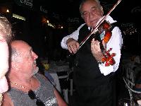 Leif lytter til Grieg 1